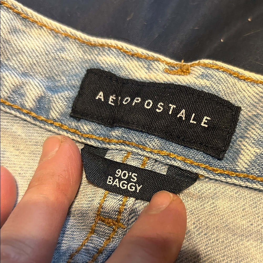 Aeropostale Heavily Distressed Relaxed Jeans - Picture 2 of 9